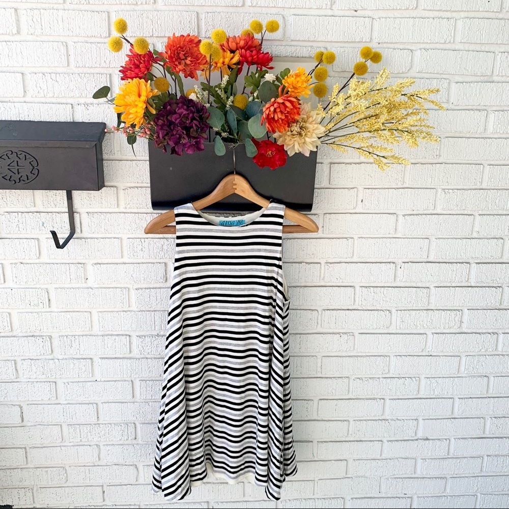 Dina be Black/White/Grey Striped Swing Dress Size Small